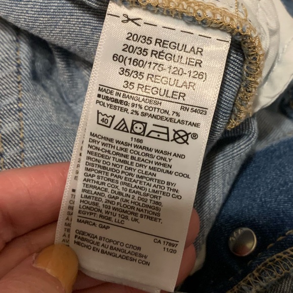 GAP high rise universal legging. Button fly & with heavily distressed knees. 20. - Picture 6 of 6